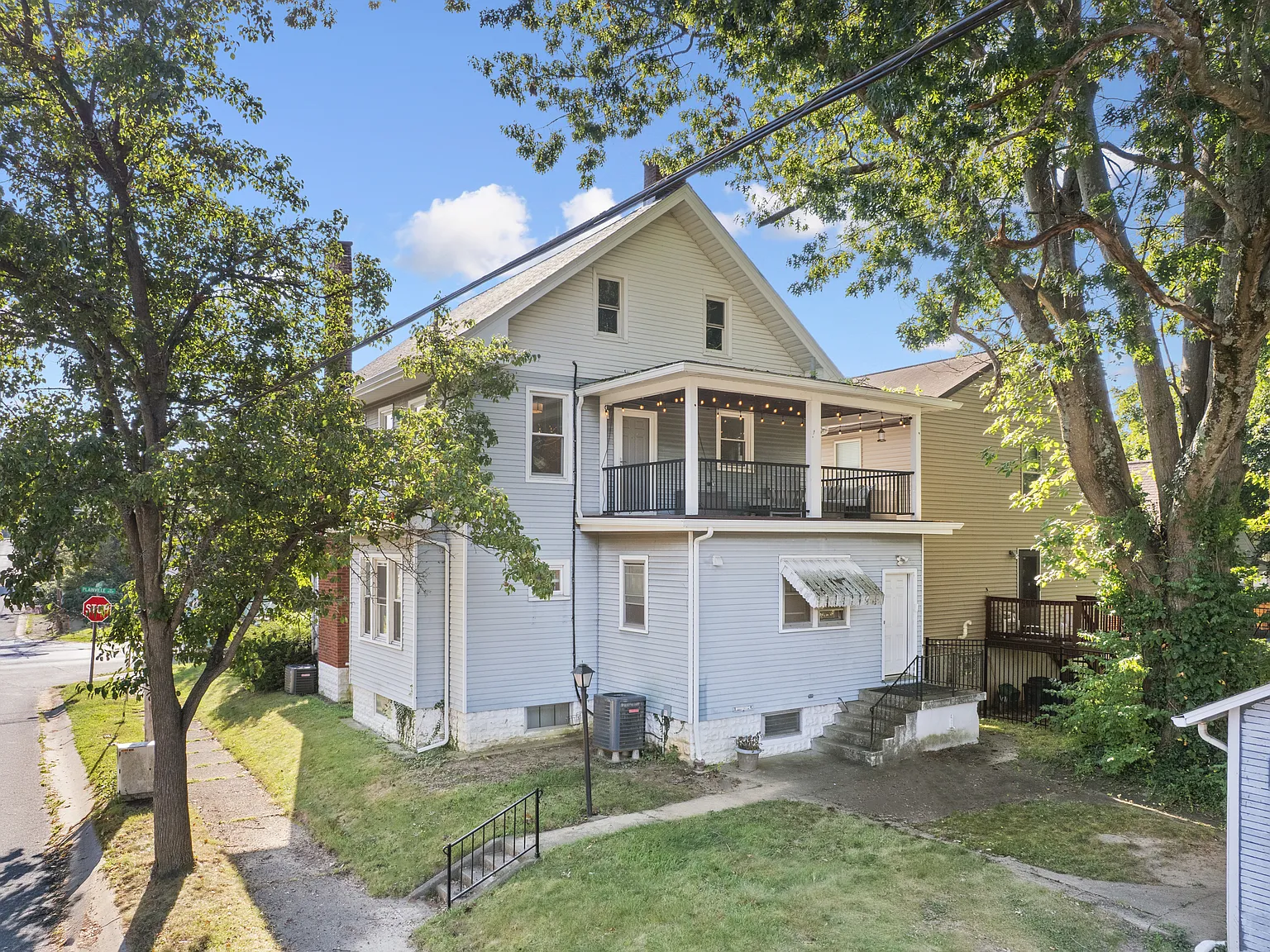 2 bed, 1300 sqft, $2,100 — Photo 3