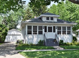212 N Elmwood Dr, Aurora, IL 60506