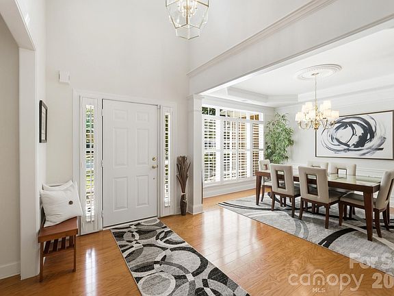 3rd image of 4814 King Arthur Dr