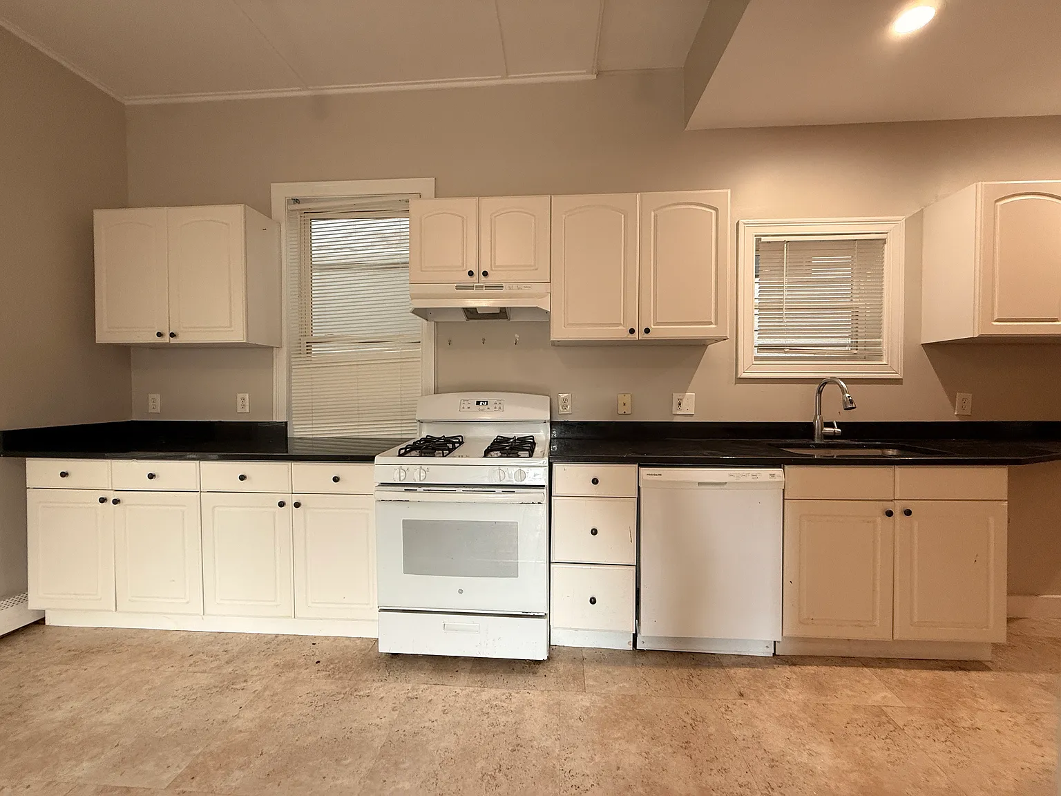 3 bed, 1500 sqft, $3,000 — Photo 2