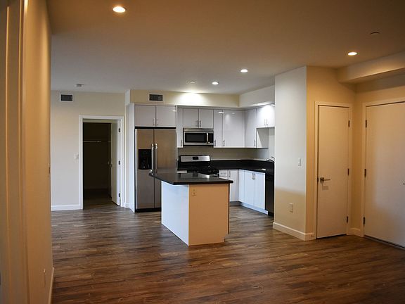 3rd image of 4504 Colbath Ave #3B-2Ba-1200Sqft
