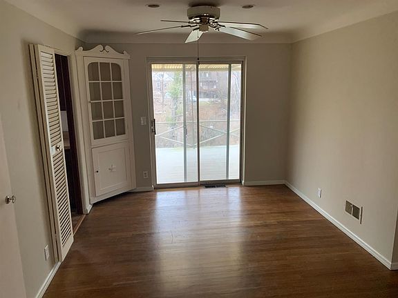 4th image of 2914 Temple Ave