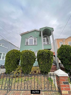 3rd image of 135-29 231st St #1