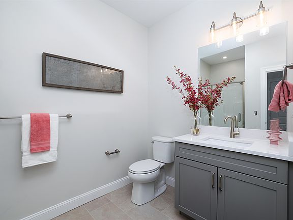 4th image of 74 Rockingham Rd #207