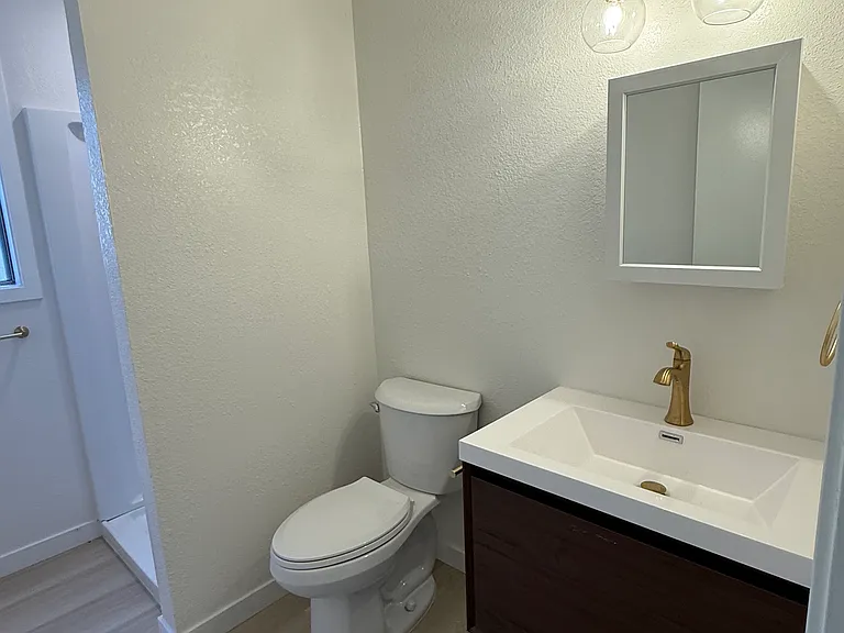 723 Kelmore St — Photo 17