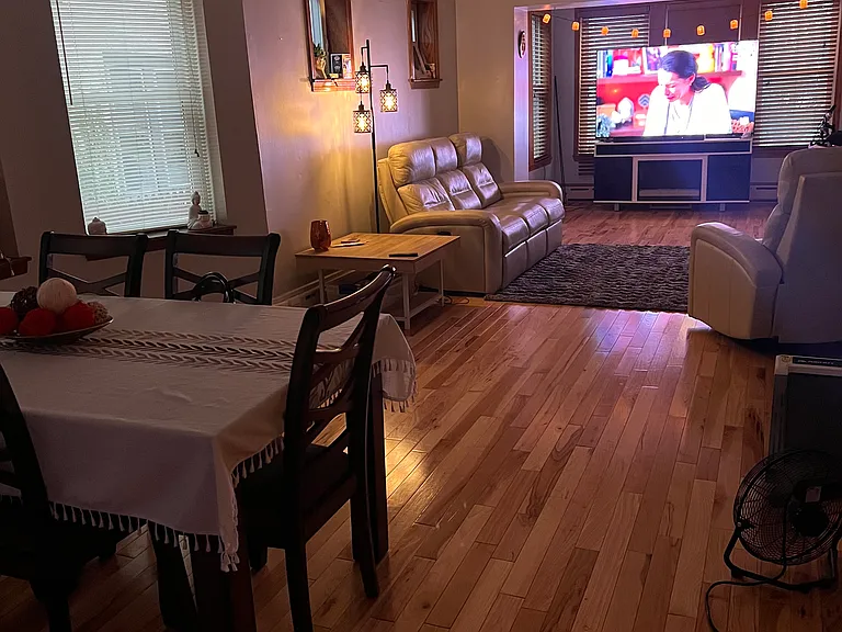 2516 Oak St #1 — Photo 1