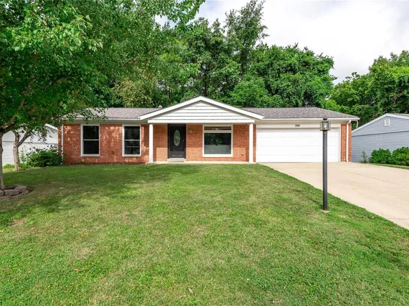 200 Dogwood Ln, Fairview Heights, IL 62208