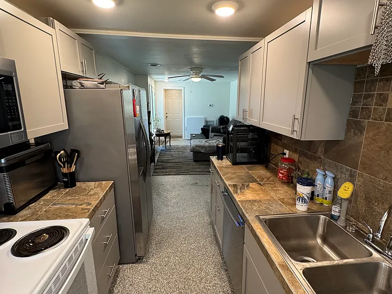 220 W Williams St — Photo 10