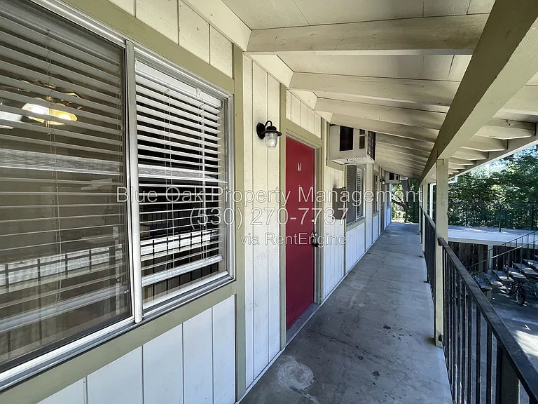623 W 6th Ave #11 — Photo 2