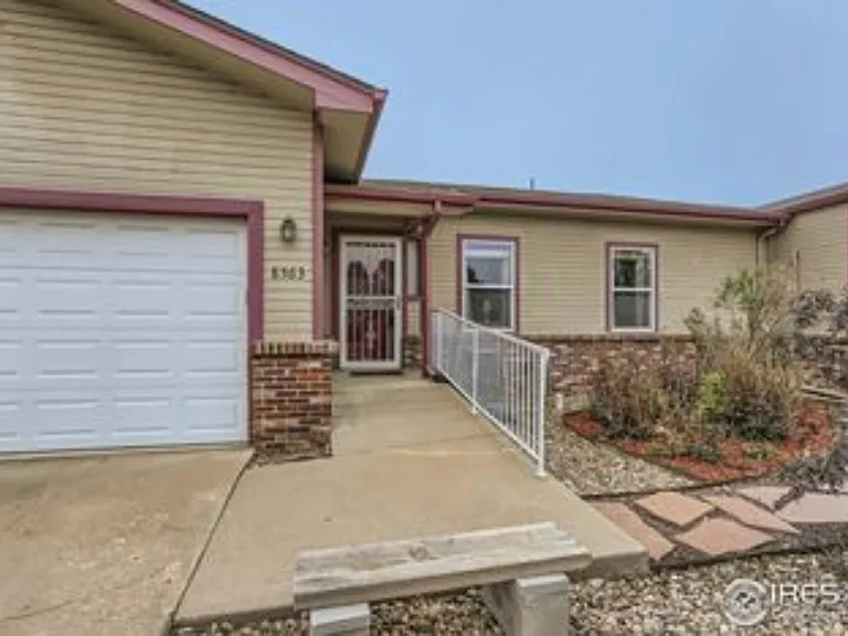 8563 W 48th Pl — Photo 2