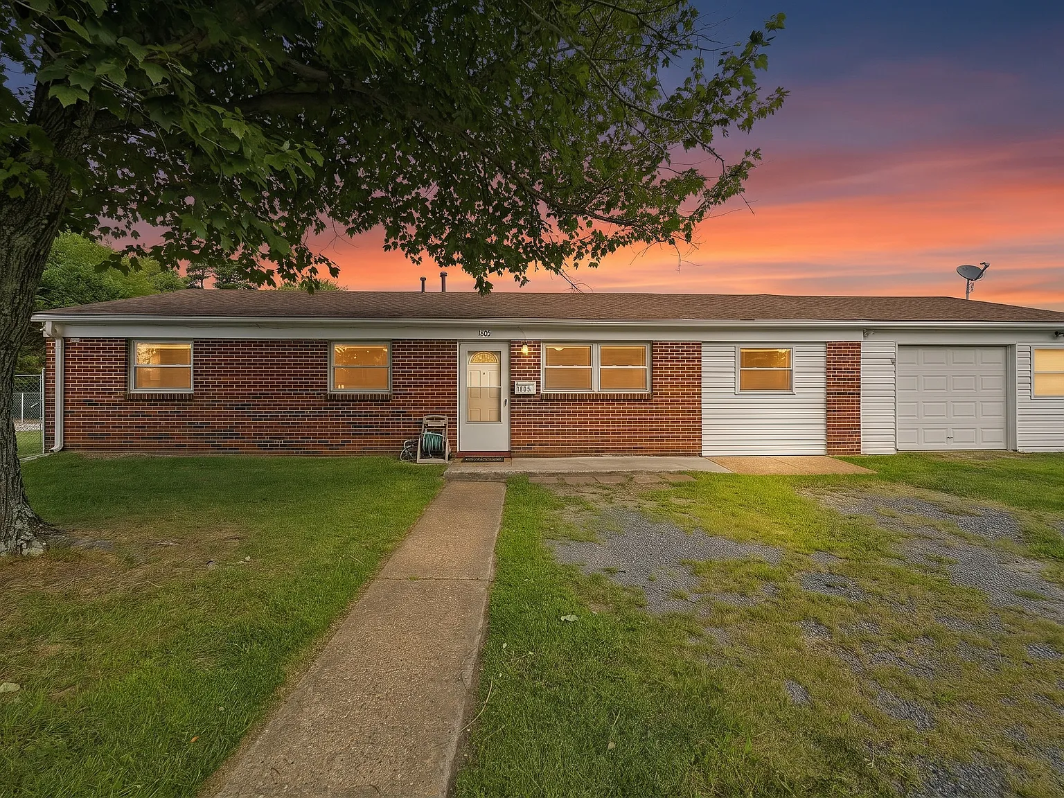 3 bed, 1.5 bath, 1333 sqft, $3,000 — Photo 1