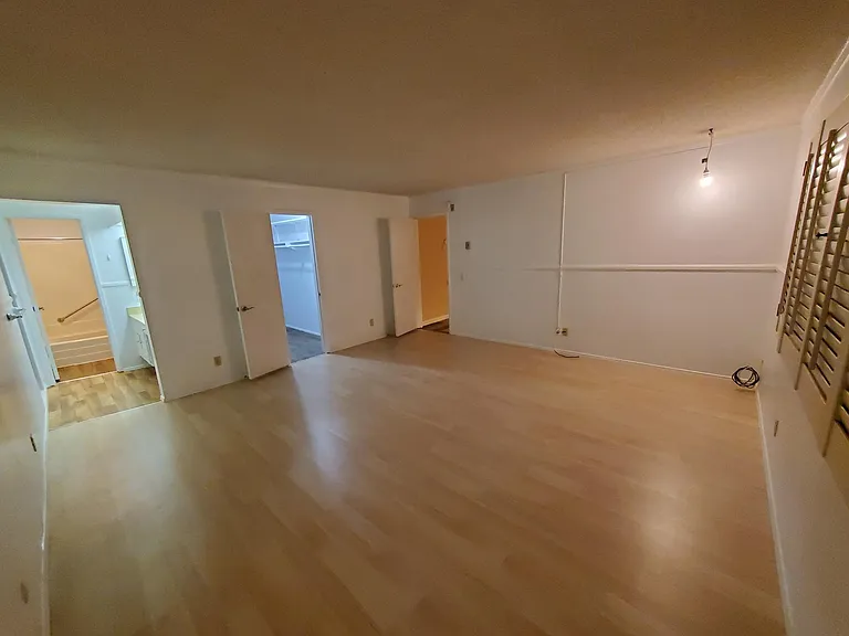 2540 Clairemont Dr #101 — Photo 28