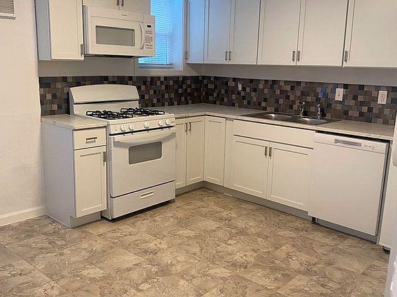 3rd image of 1416 Main St #205