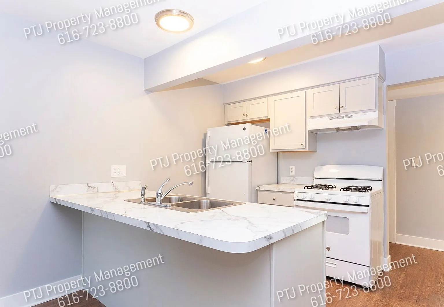 Royal Oak Apartments — Photo 2