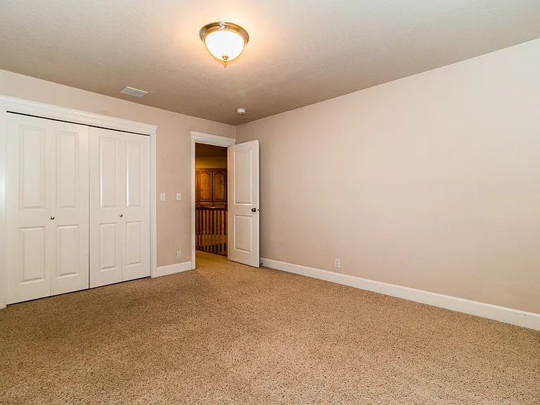 2743 Mallory Ln — Photo 11