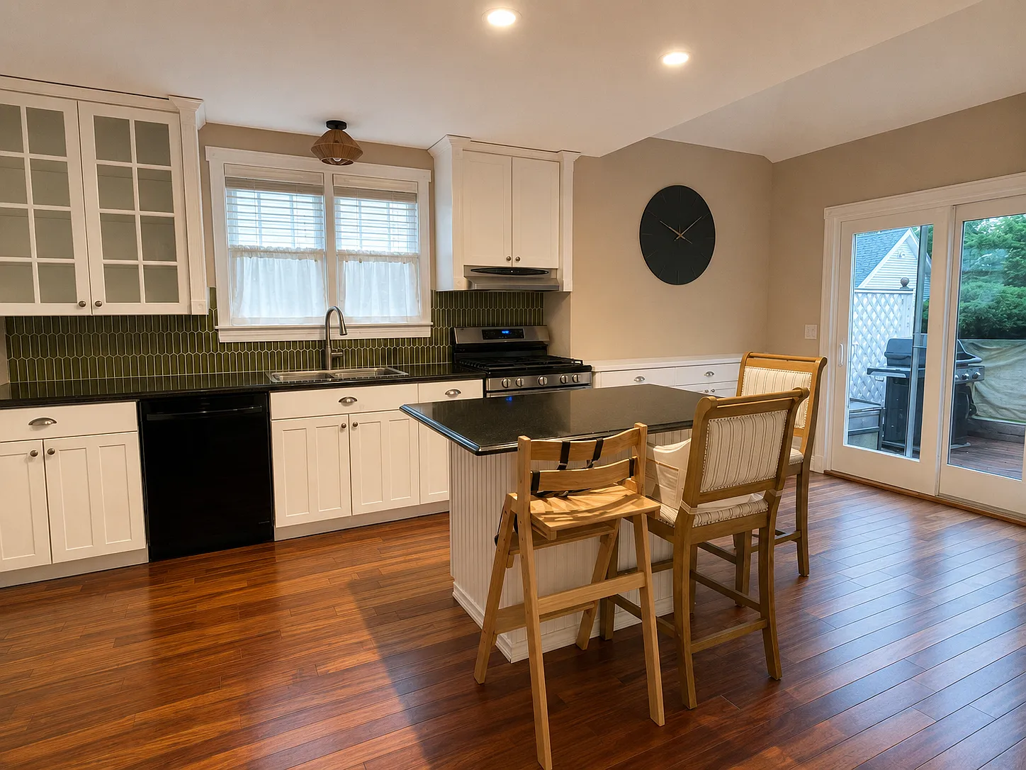Highland Ct, Huntington — Photo 2