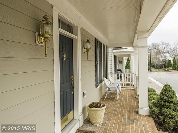 2nd image of 1301 S Kenmore Cir
