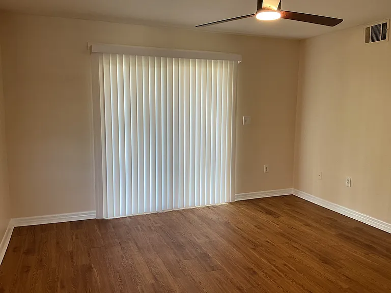 179 Ulster Ln — Photo 2