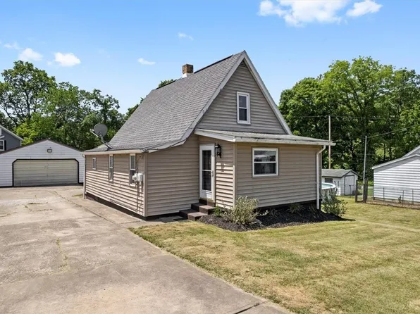 16 Elm St, Ambridge, PA 15003
