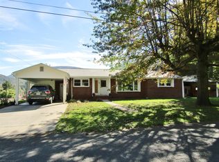 205 Southview Ave, Narrows, VA 24124