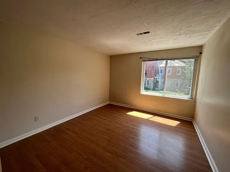 6780 5th Ave — Photo 14