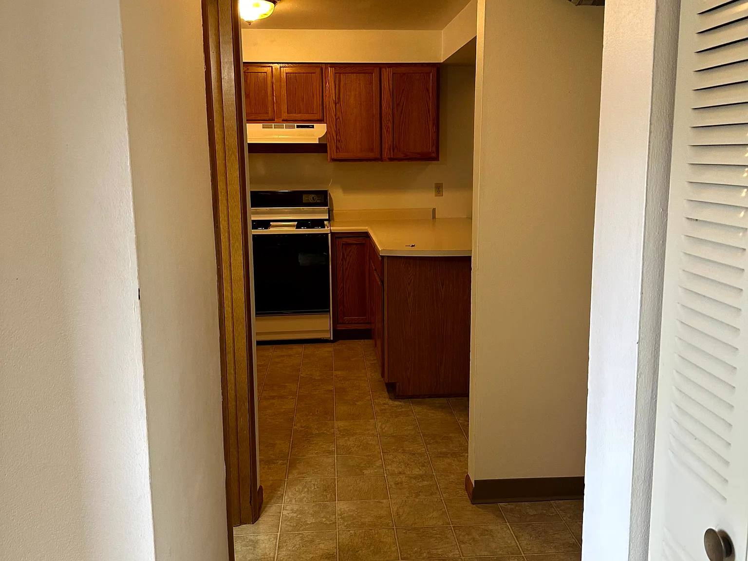 3 bed, 1.5 bath, 1200 sqft, $1,300 — Photo 4