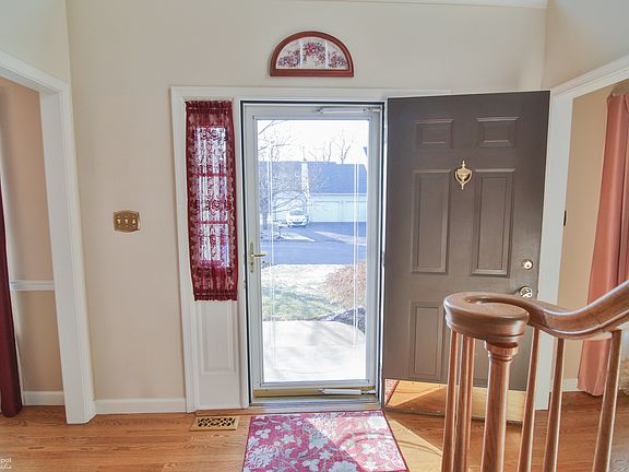 4th image of 2025 Clarendon Dr