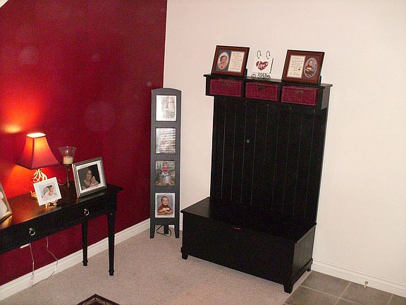 Nice Enty & Front Room