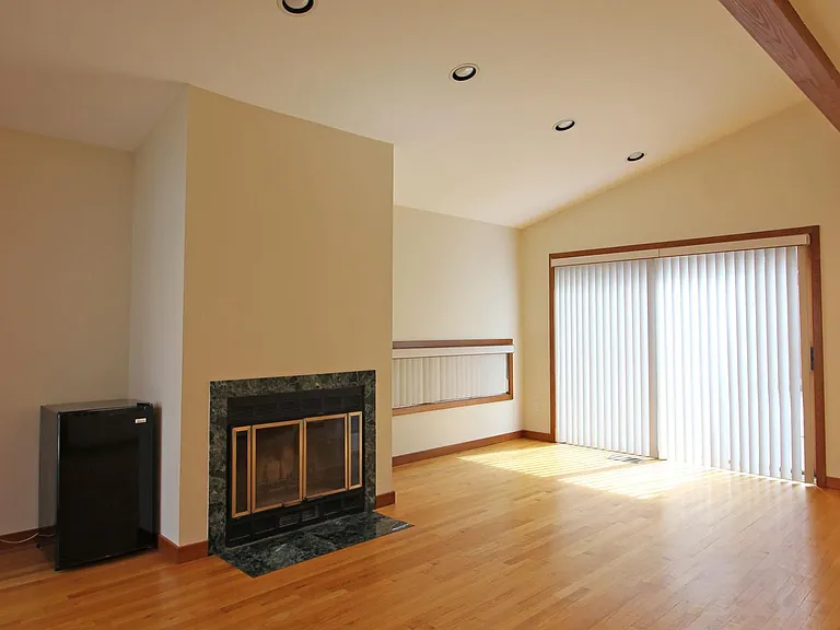 6872 Melrose Dr — Photo 2