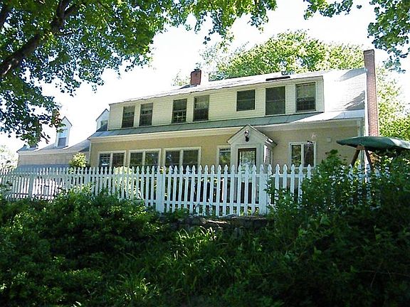 2nd image of 14 Schoolhouse Ln
