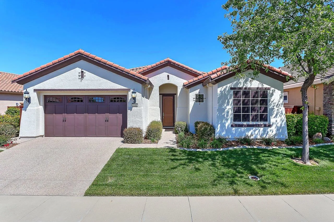 2049 Thornecroft Ln photo 1