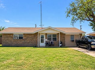 1017 NW 9th St, Tulia, TX 79088