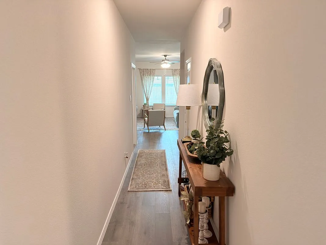4 bed, 2.0 bath, 1629 sqft, $2,100 — Photo 2