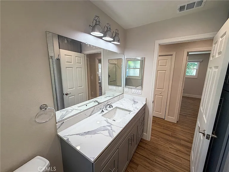 435 N Cypress St #D — Photo 14