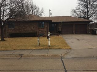 317 Regency Dr, York, NE 68467