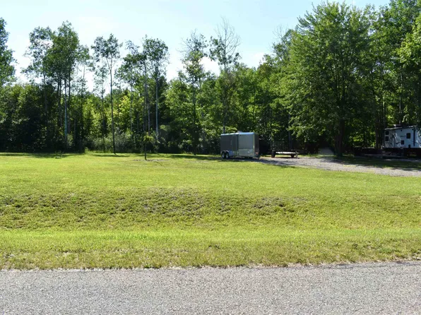 2073 Huntington Cir, Gladwin, MI 48624