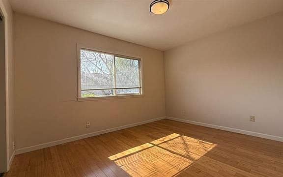 4th image of 1356 Highland Ct