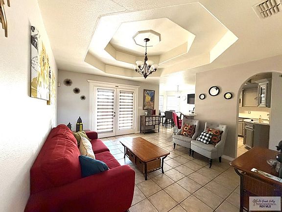 2nd image of 422 Rey Jaime St