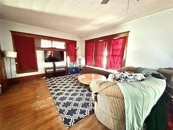 4th image of 102 E 4th St