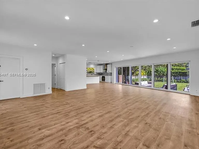 1411 NE 101st St — Photo 19