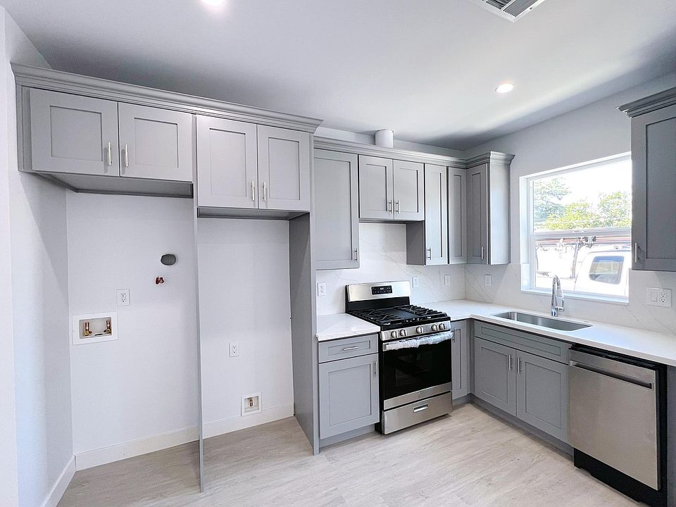 1st image of 15826 Hayland St #1/2