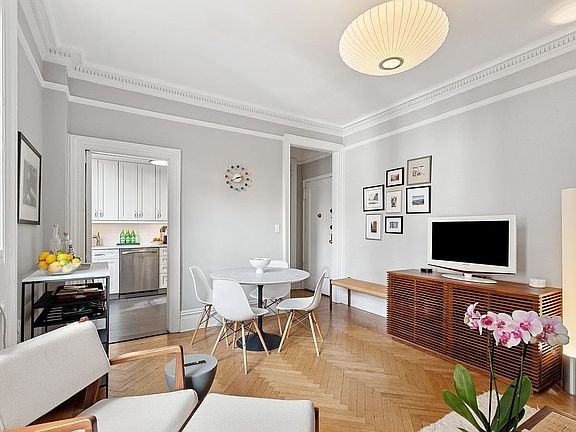 3rd image of 255 W 84th St APT 7F
