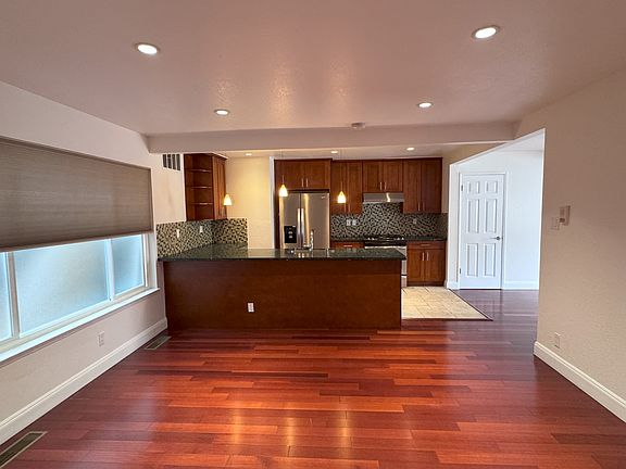 2nd image of 76 Lausanne Ave