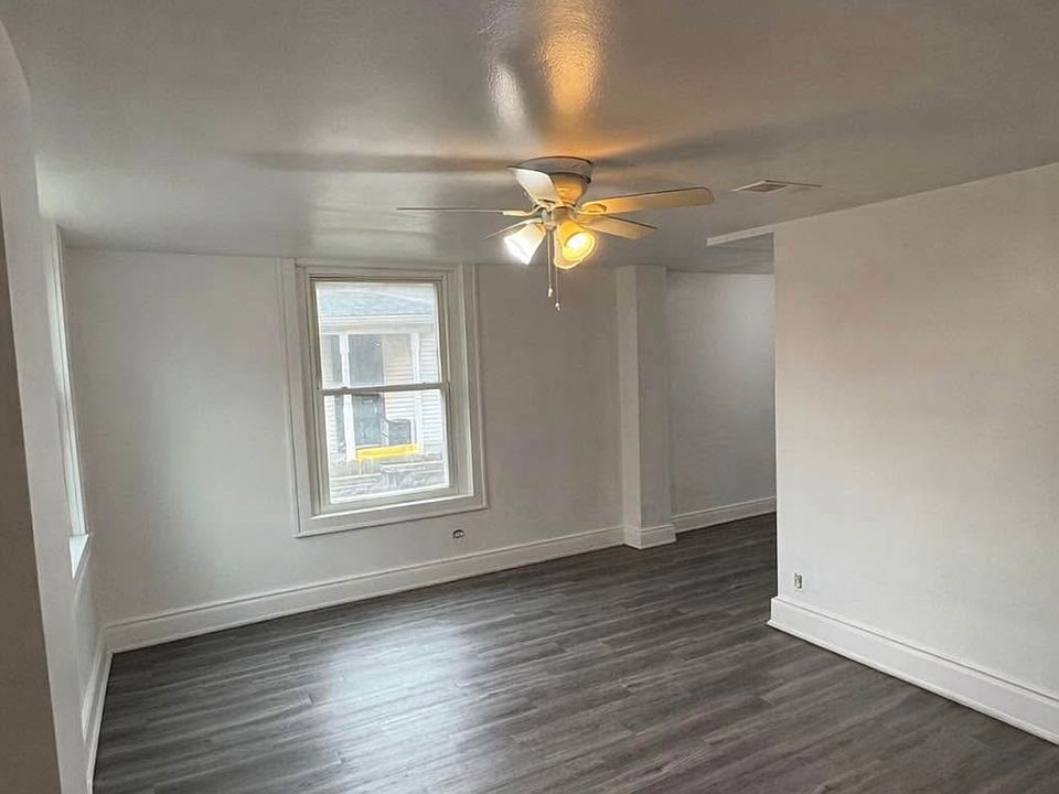 1st image of 14 E Pike St APT 1C
