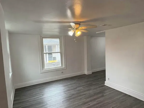 14 E Pike St APT 1C, Houston, PA 15342