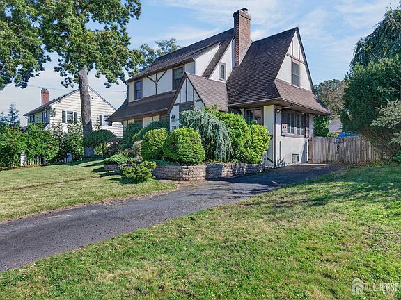 5th image of 207 Penfield Pl