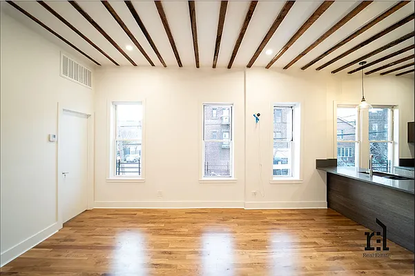 Rented by Voro New York | media 7