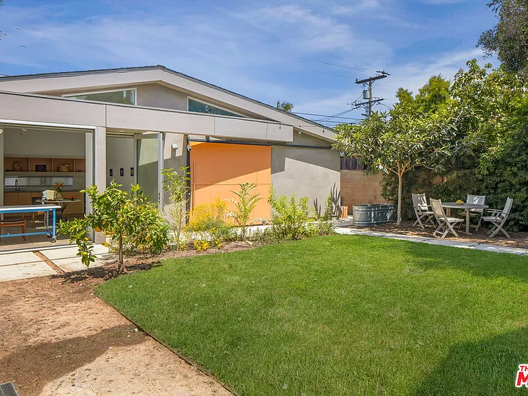 1407 Oak St — Photo 43