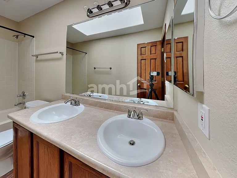 2325 Hyacinth Rd — Photo 15