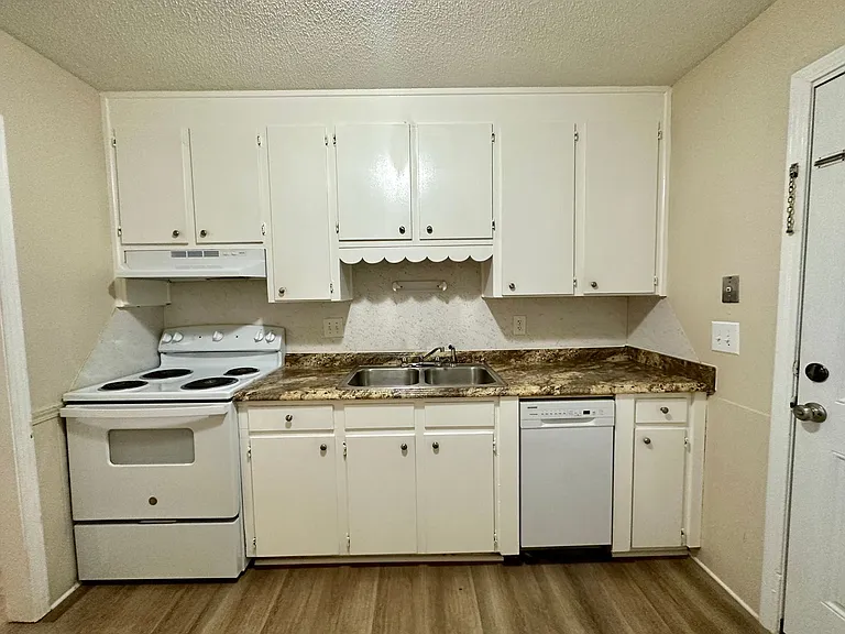 5820 Sanders Ave #F — Photo 5